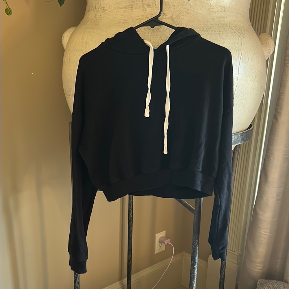 Black Hoodie Top 🥞